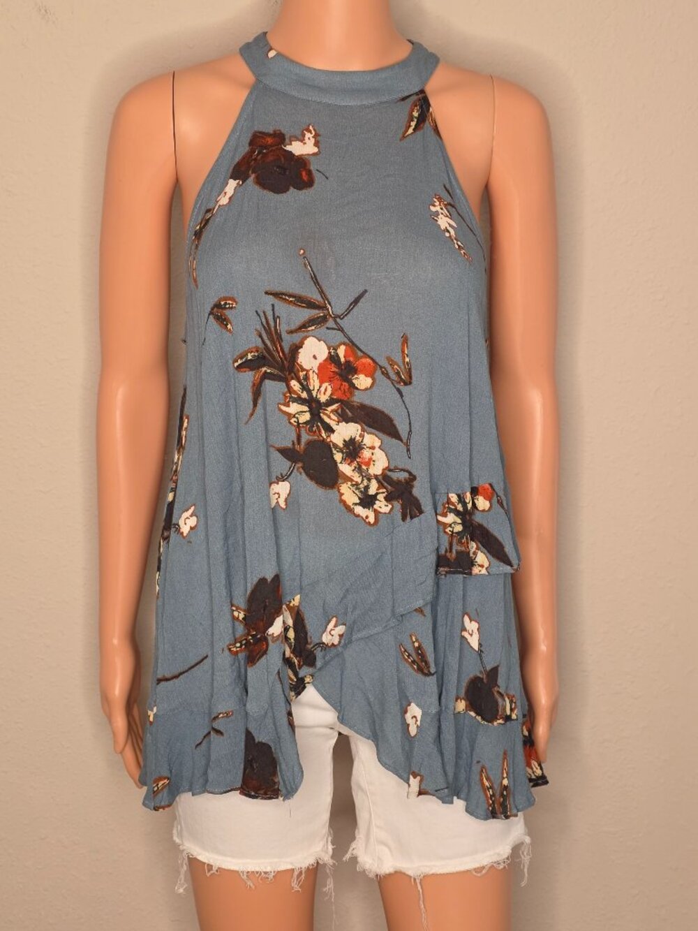 Staccato Round Neck Sleeveless Women's Blouse, Size Small